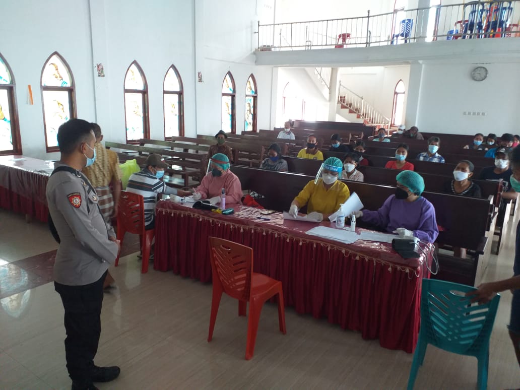 Bhabinkamtibmas Polsek Mengkendek Door to door di wilayah binaan