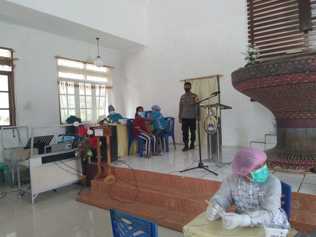 Bhabinkamtibmas Koordinasi Dengan Ketua Tim Vaksinator PKM Rante Alang