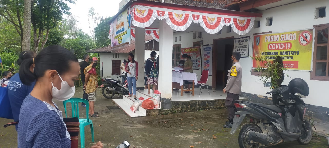 Bhabinkamtibmas Koordinasi Dengan Ketua Tim Vaksinator PKM Rante Alang