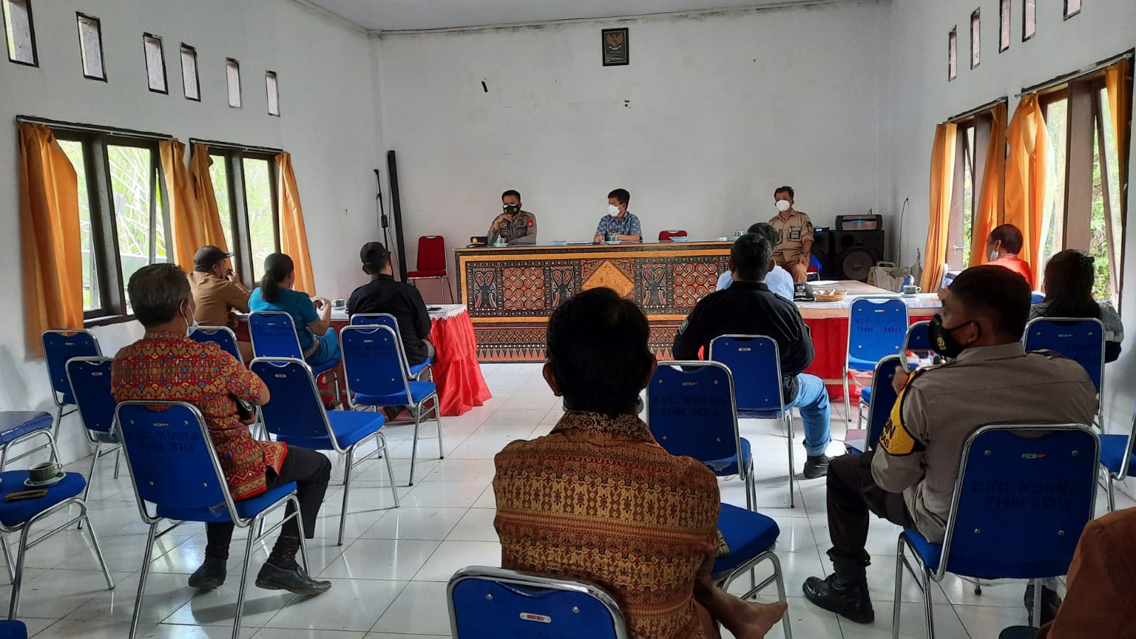 Bhabinkamtibmas Koordinasi Dengan Ketua Tim Vaksinator PKM Rante Alang