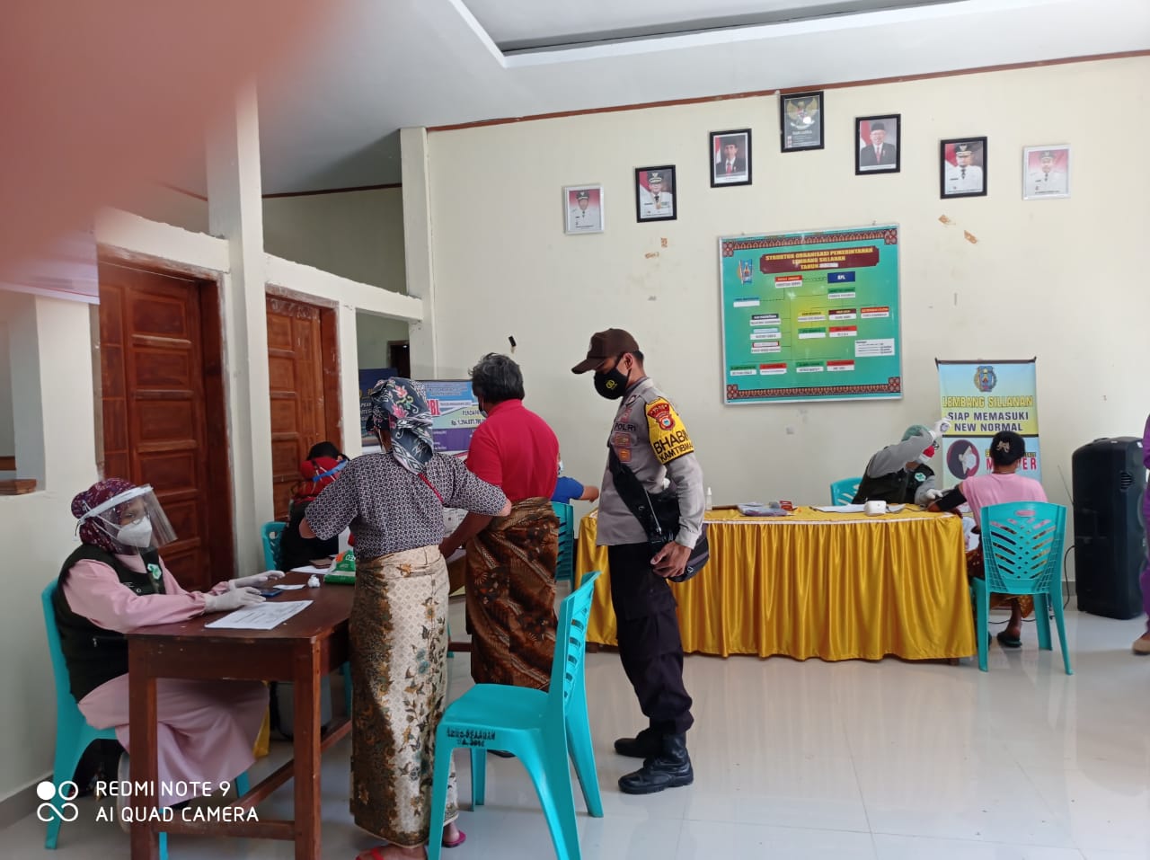 Bhabinkamtibmas Dan Satgas Kelurahan Tampo Sterilisasi Rumah Warga