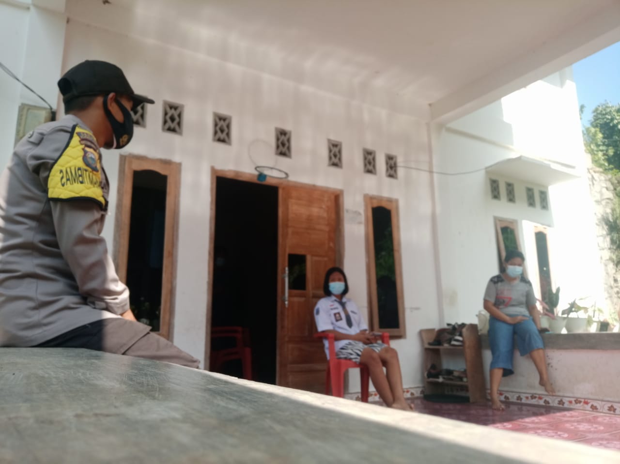 Babinkamtibmas Polsek Sangalla Ingatkan Pentingnya Prokes di wilayah Binaan