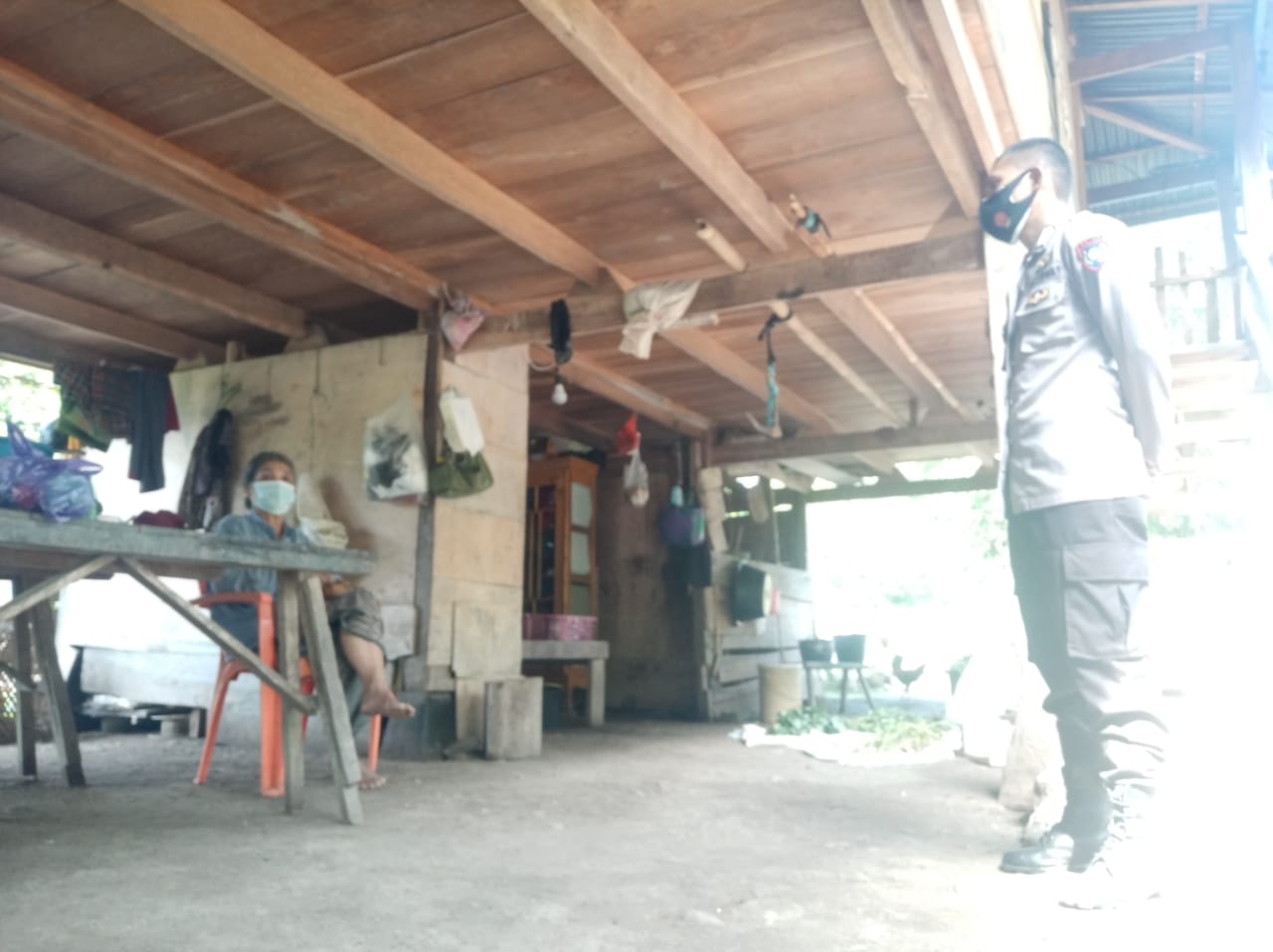 Babinkamtibmas Polsek Sangalla Ingatkan Pentingnya Prokes di wilayah Binaan