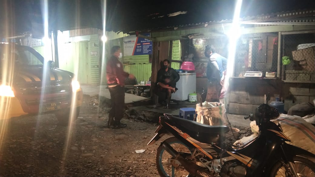 Bhabinkamtibma Bekerjasama Dengan Puskesmas dalam Penerapan PPKM Mikro