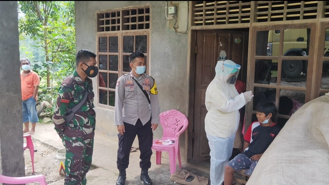 Babinkamtibmas Polsek Sangalla Ingatkan Pentingnya Prokes di wilayah Binaan