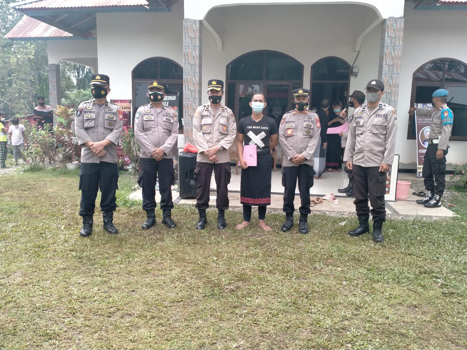 Bhabinkamtibma Bekerjasama Dengan Puskesmas dalam Penerapan PPKM Mikro