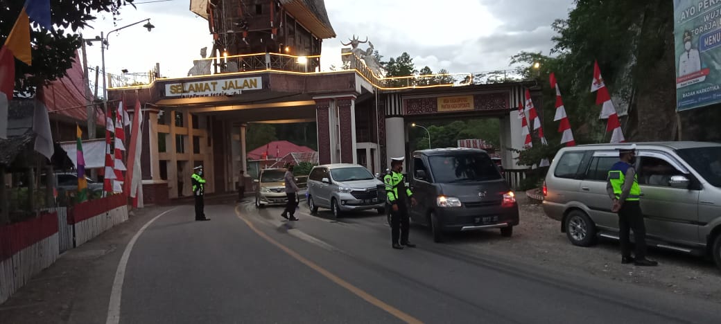 Personil Polsek Sangalla Mediasi Kesalapahaman di Lembang Tokesan