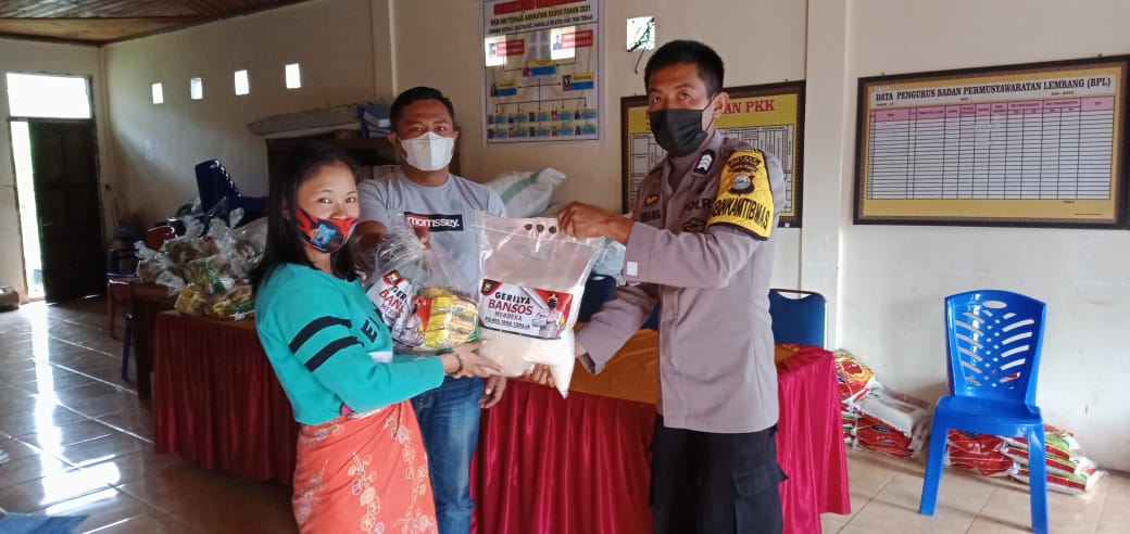 Bhabinkamtibma Bekerjasama Dengan Puskesmas dalam Penerapan PPKM Mikro