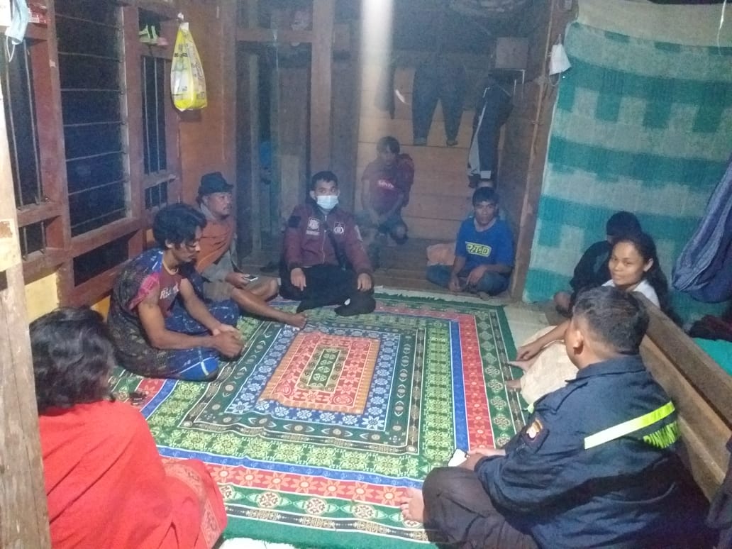 Personil Polsek Sangalla Mediasi Kesalapahaman di Lembang Tokesan