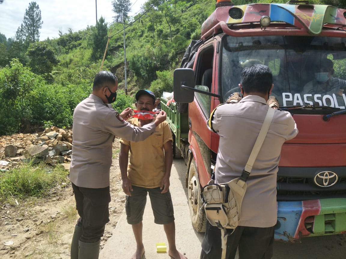 Personil Polsek Sangalla Mediasi Kesalapahaman di Lembang Tokesan