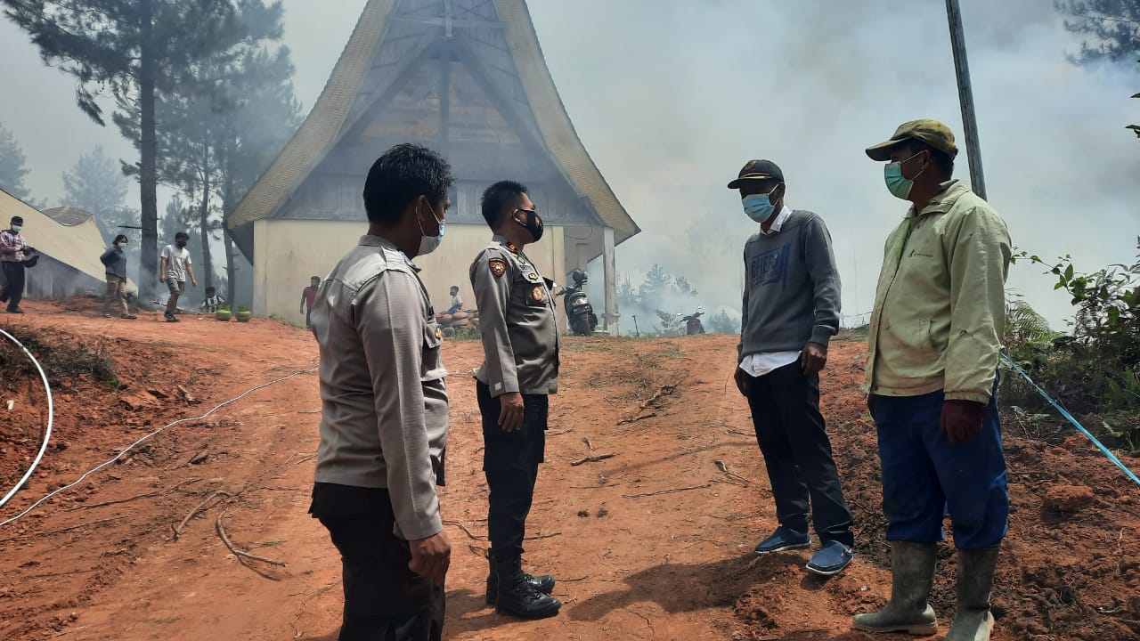 Personil Polsek Sangalla Mediasi Kesalapahaman di Lembang Tokesan