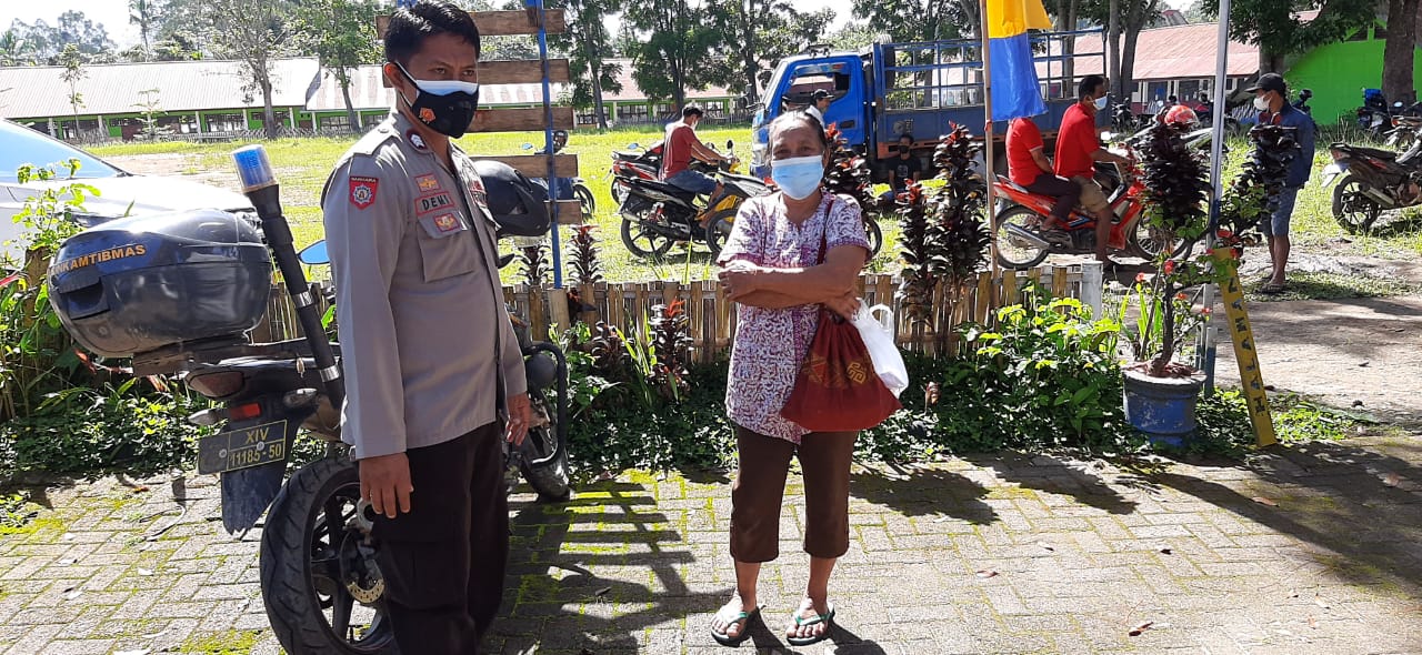Bhabinkamtibmas Polsek Mengkendek Sambang di wilayah binaan
