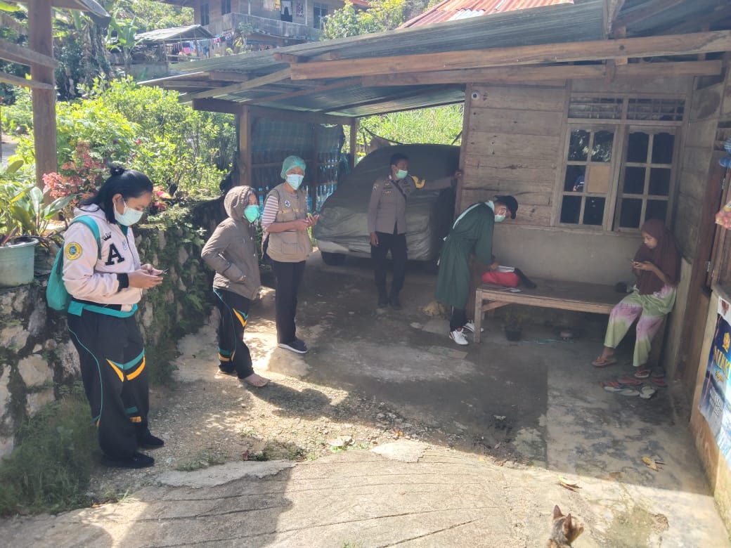 Bhabinkamtibmas bersama Tim Tracer 3T PKM Buntu Melakukan Tracing