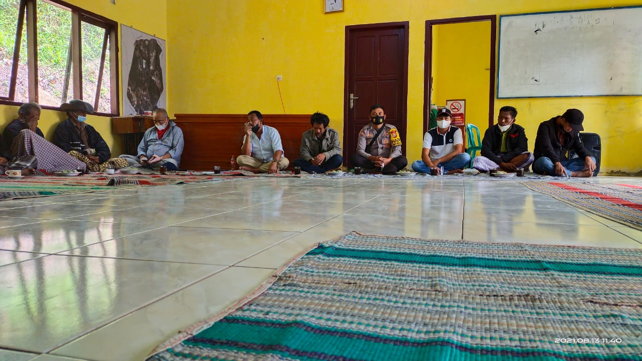 Bhabinkamtibmas Polsek Makale Sambang Warga Isoman