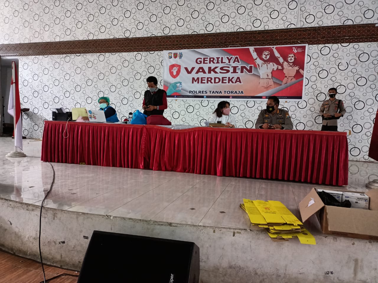 Bhabinkamtibmas Polsek Makale Sambang Warga Isoman