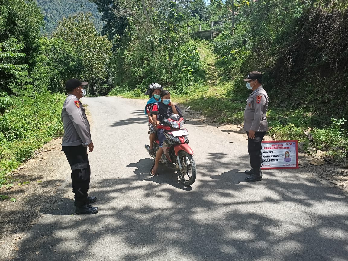 Bhabinkamtibmas Polsek Makale Sambang Warga Isoman