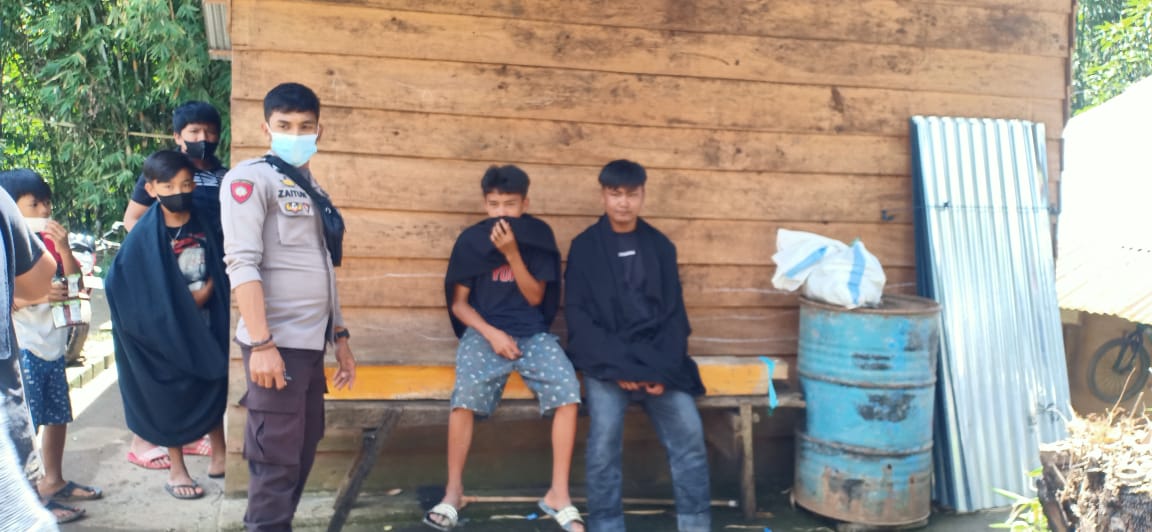 Bhabinkamtibmas Polsek Makale Sambang Warga Isoman