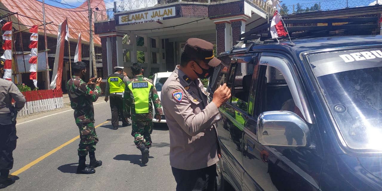 Bhabinkamtibmas Melakukan Tracing Masyarakat Terkonfirmasi Positif Covid 19