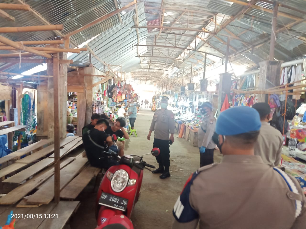Bhabinkamtibmas Melakukan Tracing Masyarakat Terkonfirmasi Positif Covid 19