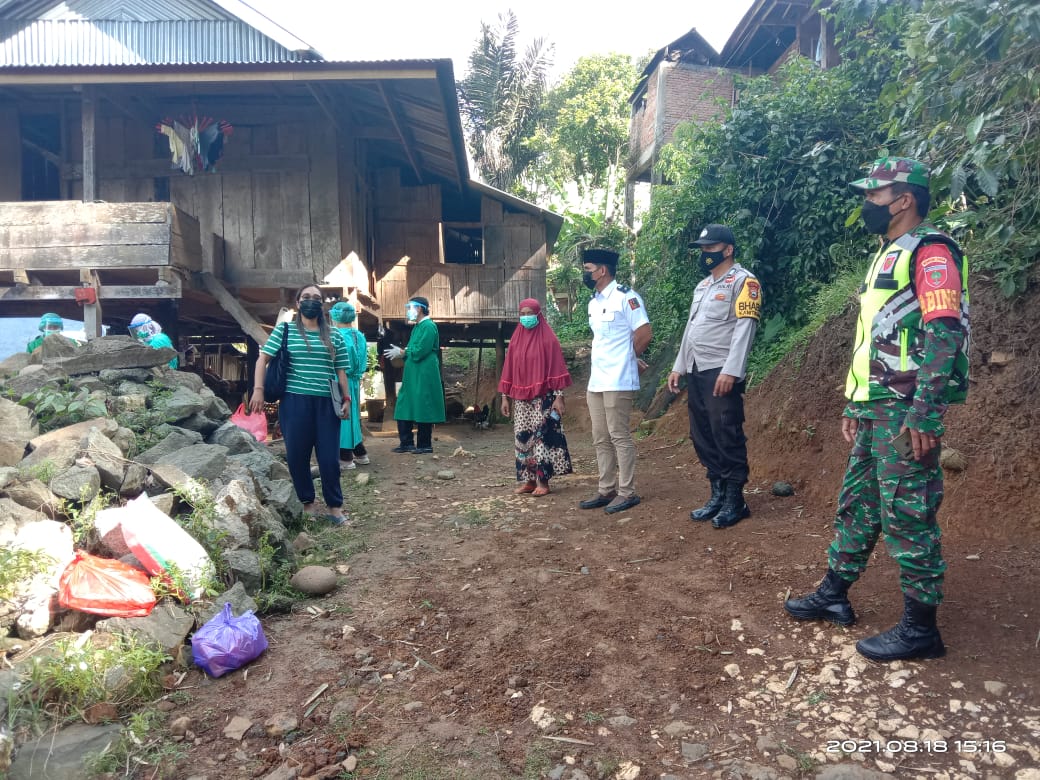 Bhabinkamtibmas, Babinsa dan PKM Batusura’ melakukan Tracer Testing