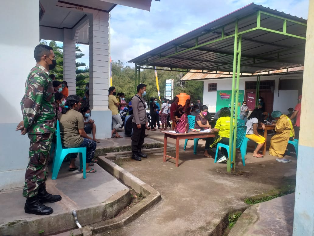 Bhabimkamtibmas Polsek Makale Door to door di Wilayah Binaan