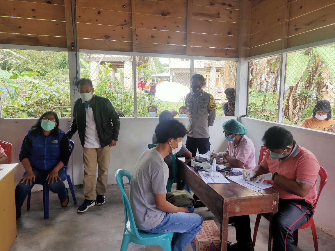 Bhabimkamtibmas Polsek Makale Door to door di Wilayah Binaan