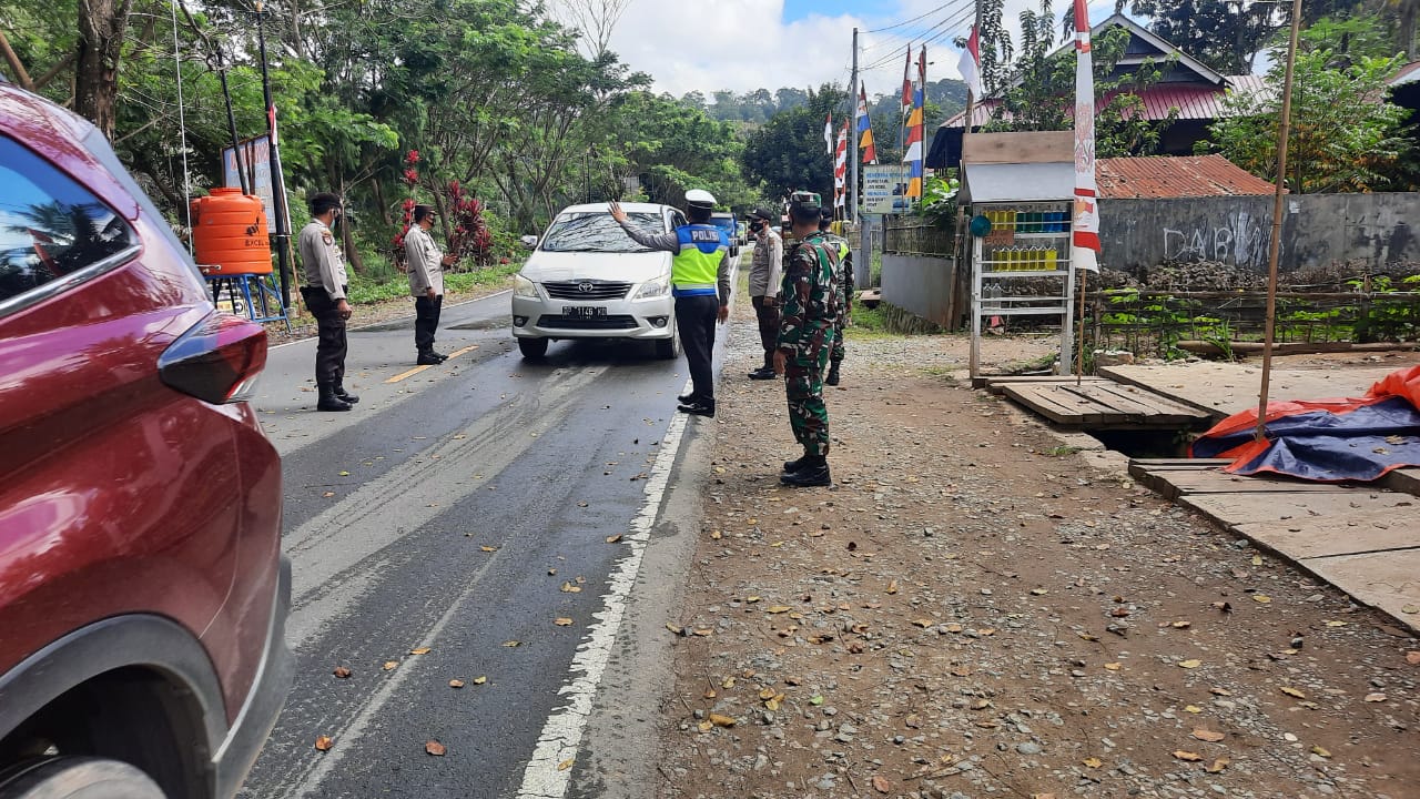 Bhabimkamtibmas Polsek Makale Door to door di Wilayah Binaan