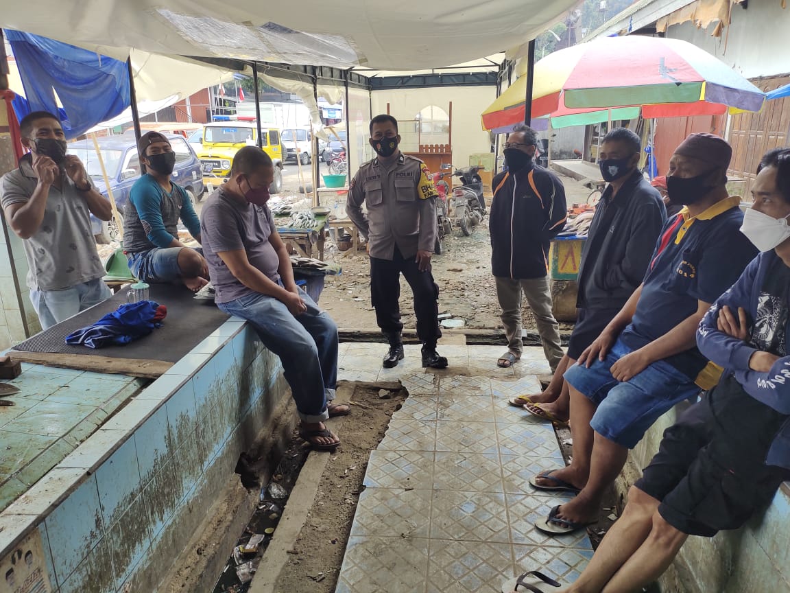 Bhabimkamtibmas Polsek Makale Door to door di Wilayah Binaan