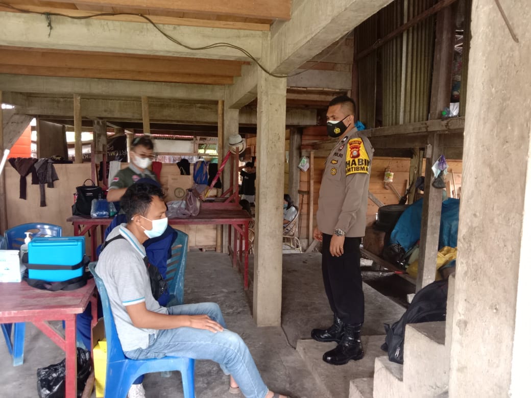 Bhabimkamtibmas Polsek Makale Door to door di Wilayah Binaan