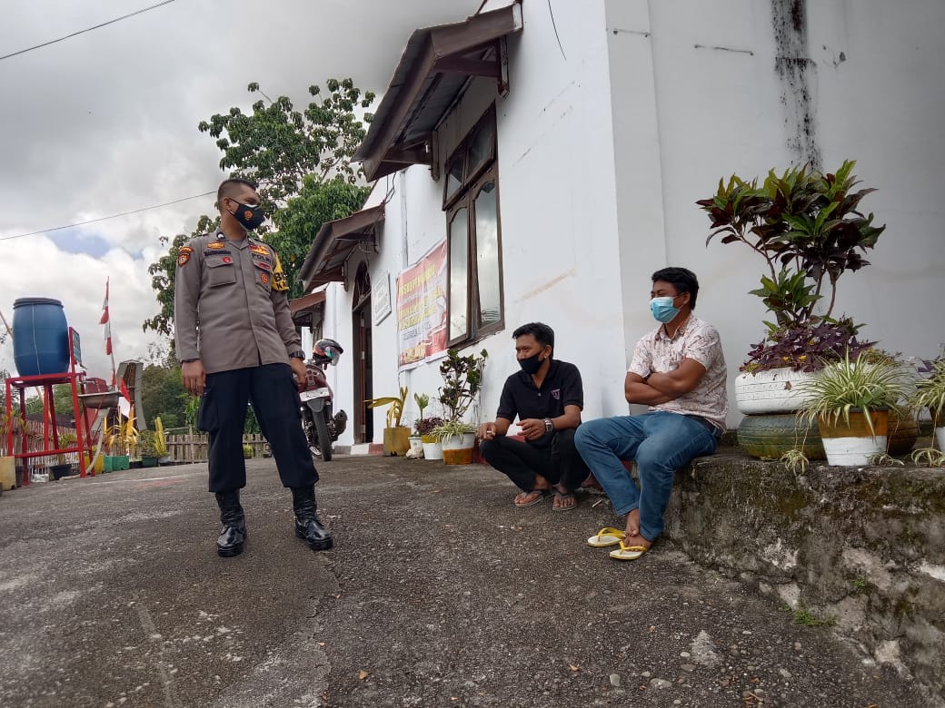 Bhabinkamtibmas Polsek Makale Sambangi Kantor Lurah Botang