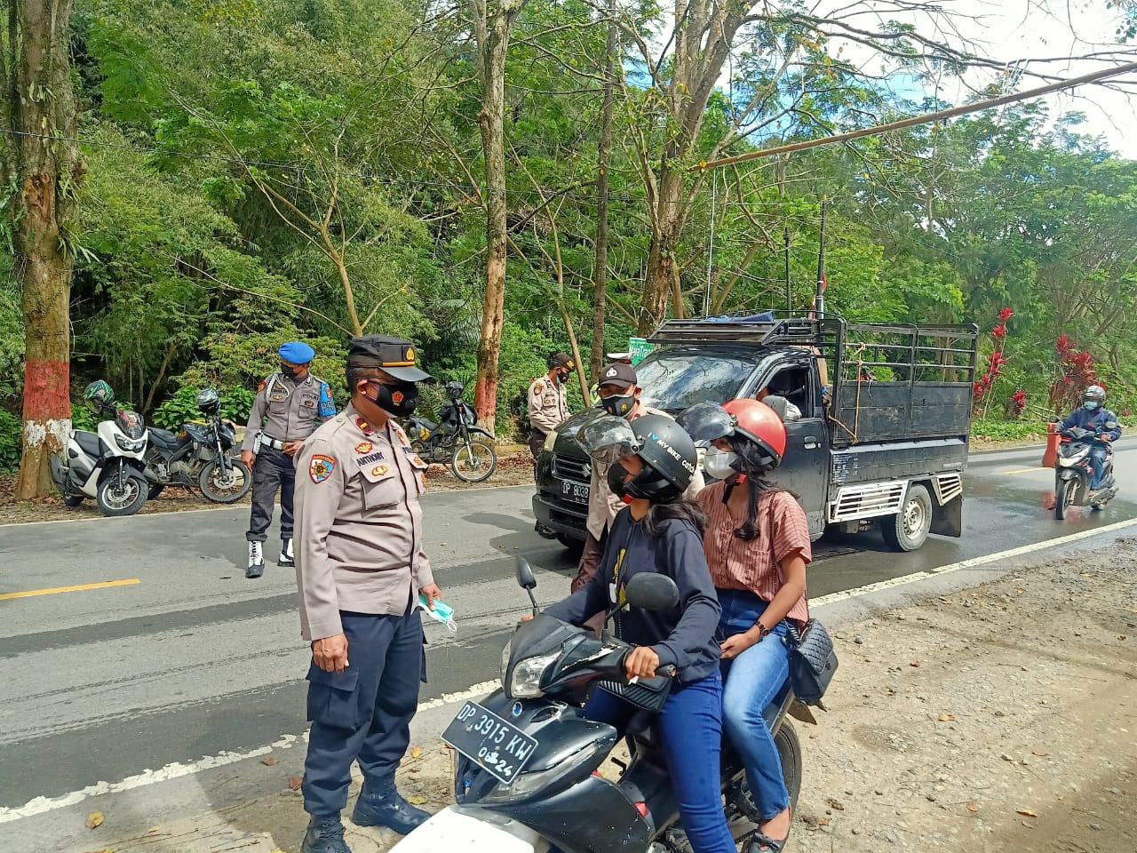 Bhabinkamtibmas Polsek Makale Sambangi Kantor Lurah Botang
