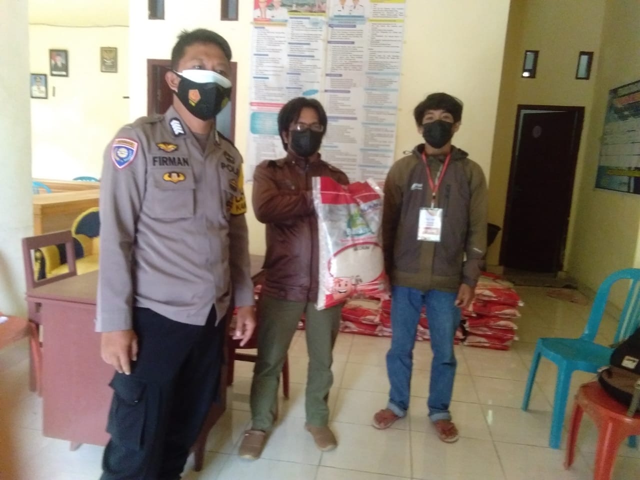 Bhabinkamtibmas Polsek Makale Sambangi Kantor Lurah Botang