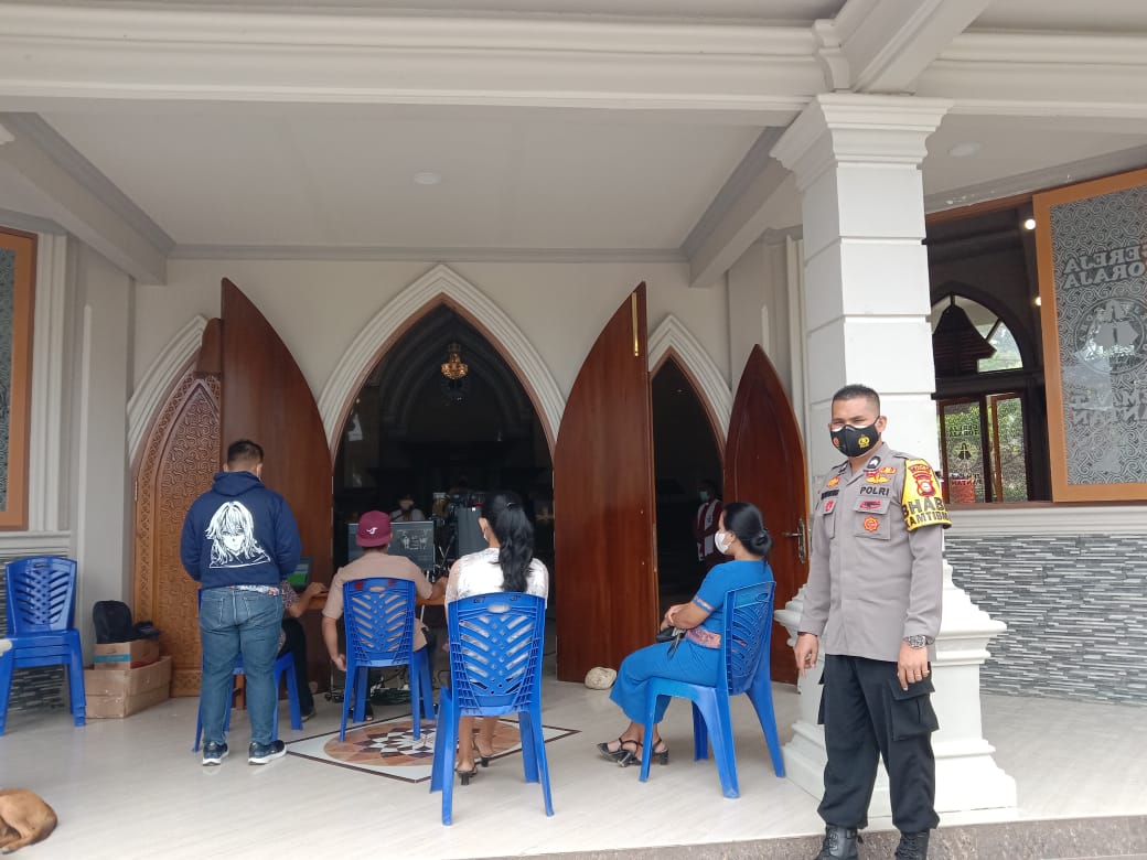 Bhabinkamtibmas Melakukan penggalangan dan himbauan protokol kesehatan