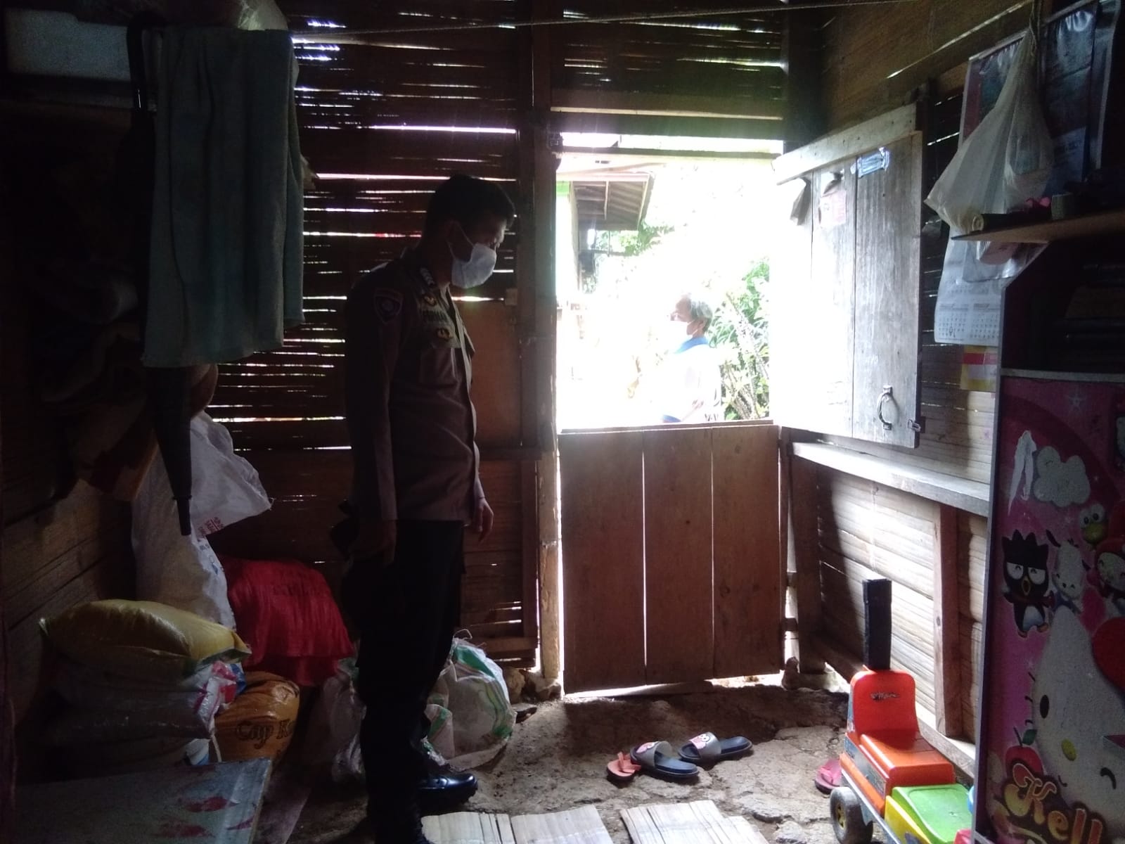 Bhabinkamtibmas Bersama Bhabinsa Sambangi Pustu Lembang Lea
