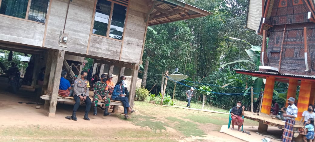 Bhabinkamtibmas Bersama Bhabinsa Sambangi Pustu Lembang Lea
