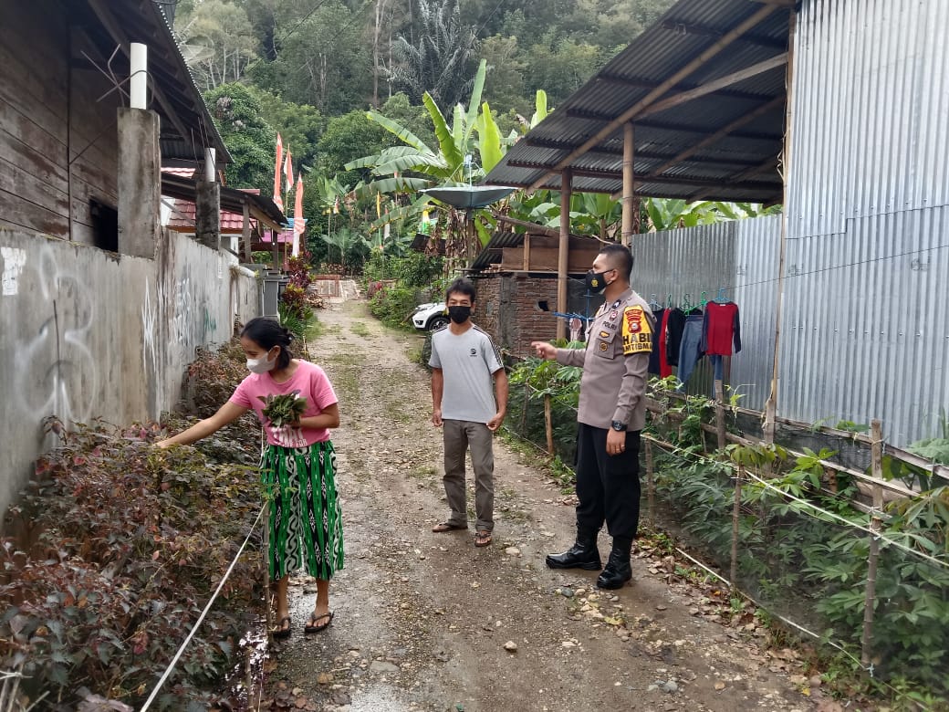 Bhabinkamtibmas Polsek Mengkendek sambang ke rumah warga binaan