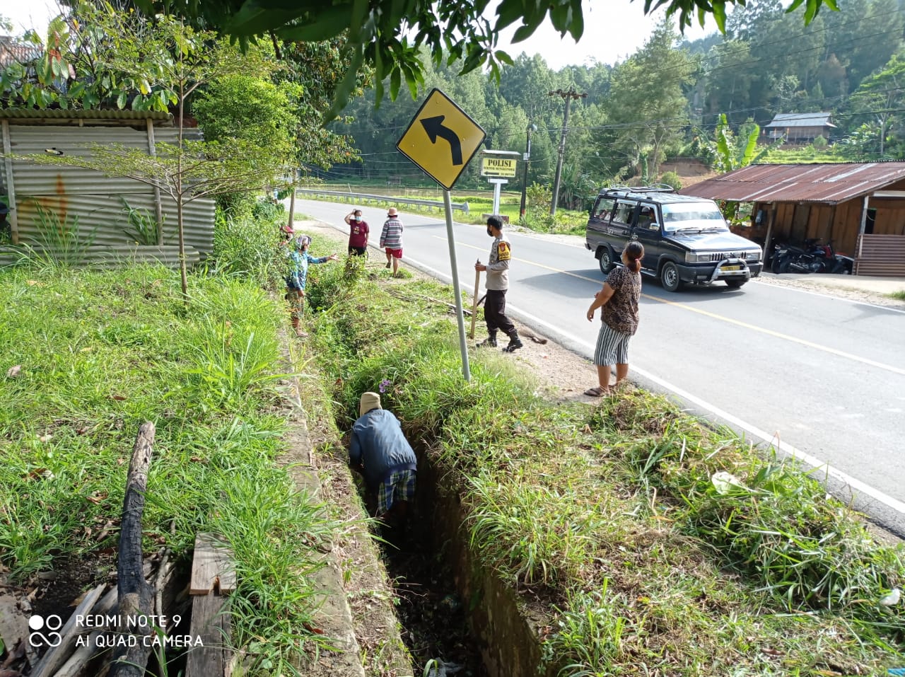 Bhabinkamtibmas pengawasan penyaluran BLT- DL tahap I – VIII tahun 2021