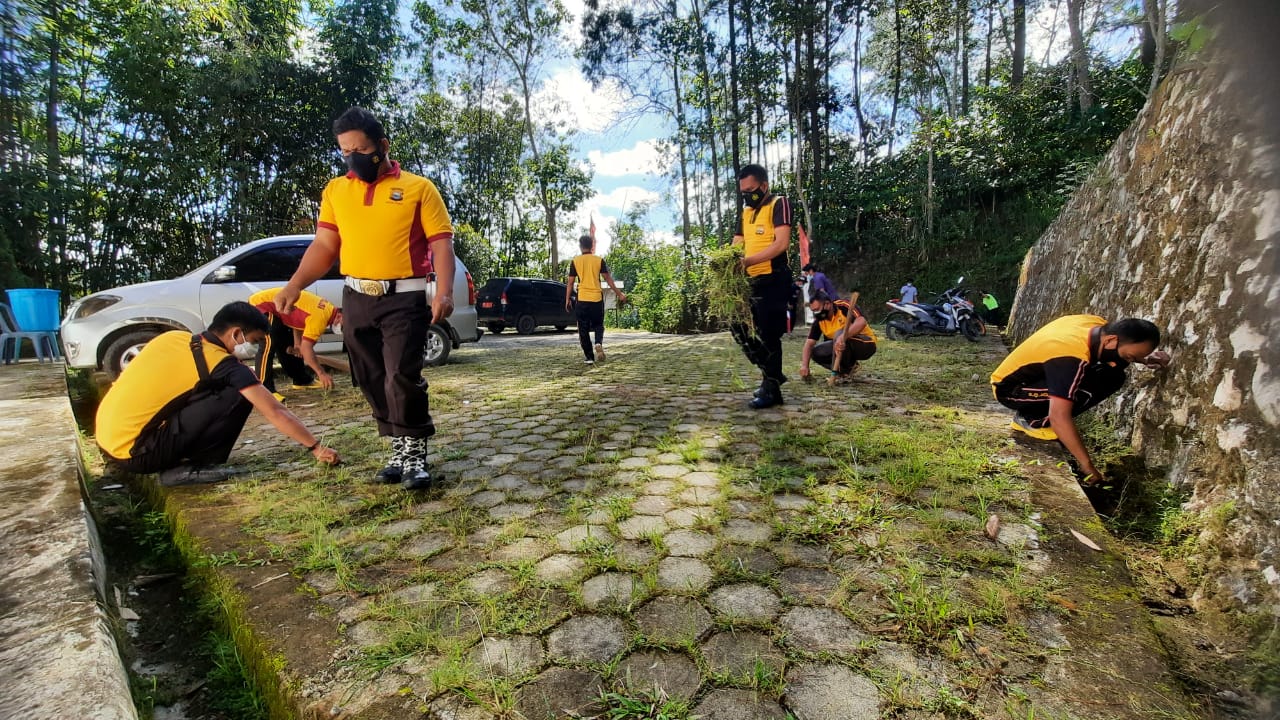Bhabinkamtibmas pengawasan penyaluran BLT- DL tahap I – VIII tahun 2021
