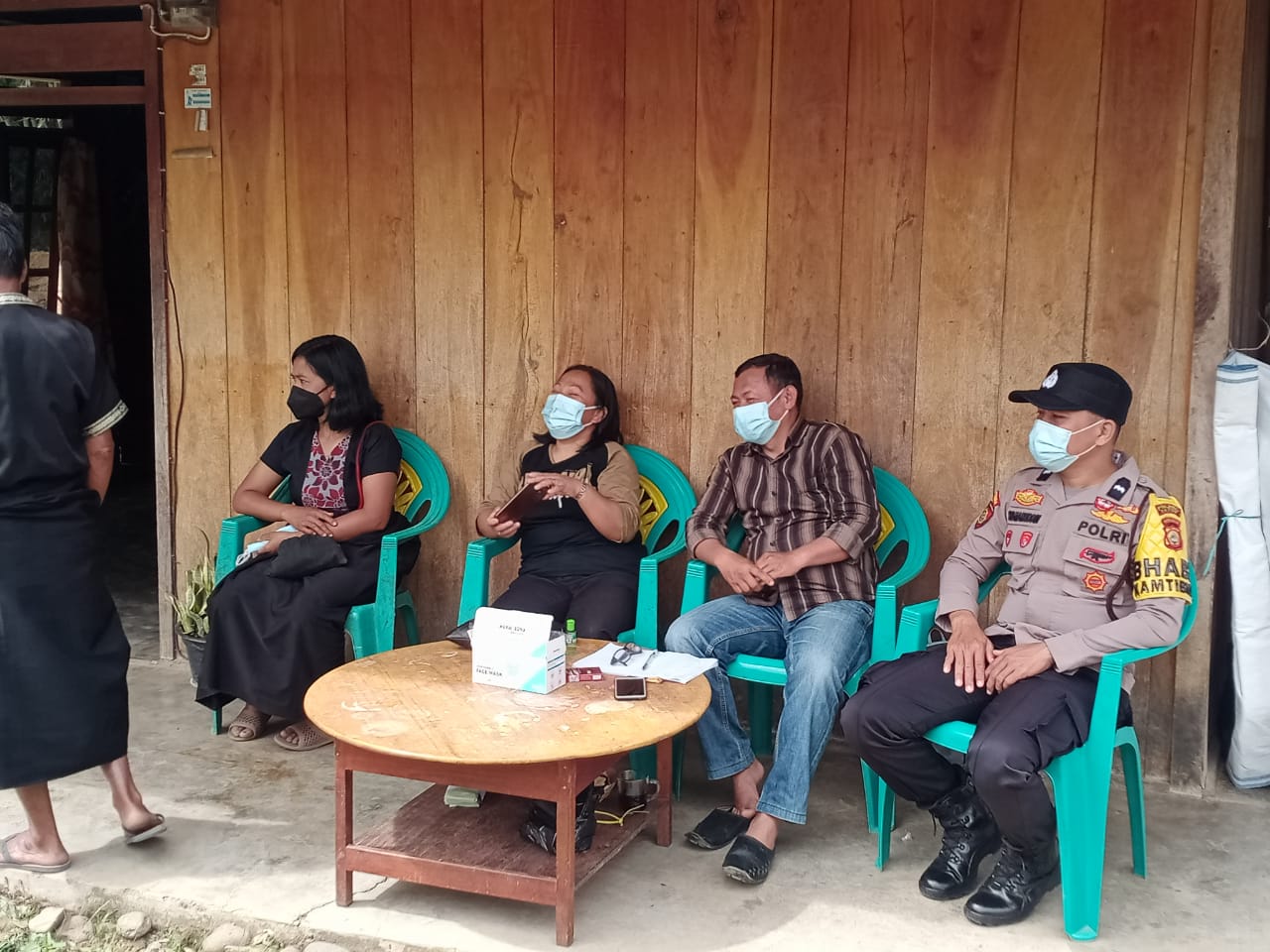 Bhabinkamtibmas pengawasan penyaluran BLT- DL tahap I – VIII tahun 2021
