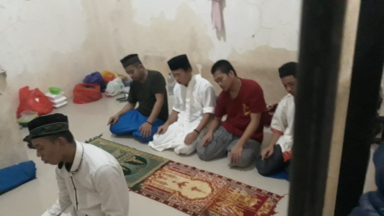 Kapolres Maros Wajibkan Tahanan Rutan Polres Rutin Ibadah,Muslim Wajib Sholat Berjamaah
