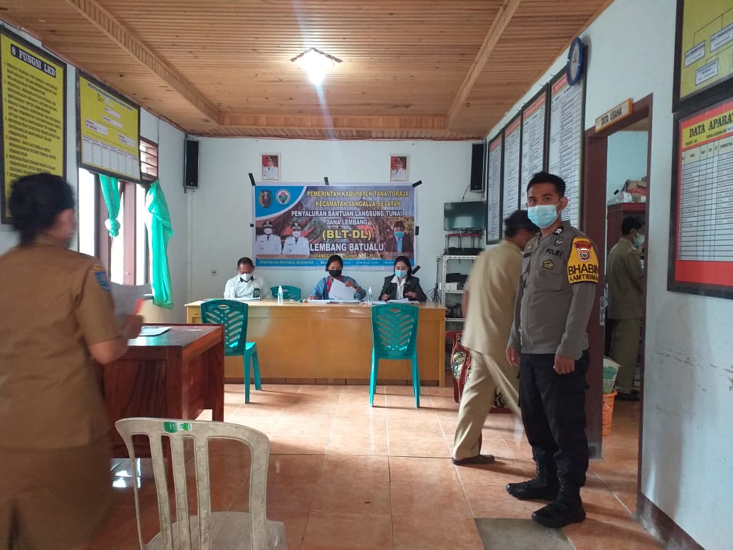 Terapkan Prokes, Bhabinkamtibmas Sambangi wilayah binaan
