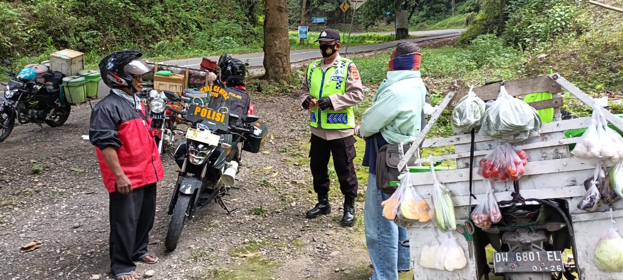 Banit Binmas Polsek Bengo Ingatkan Warga Tentang Prokes
