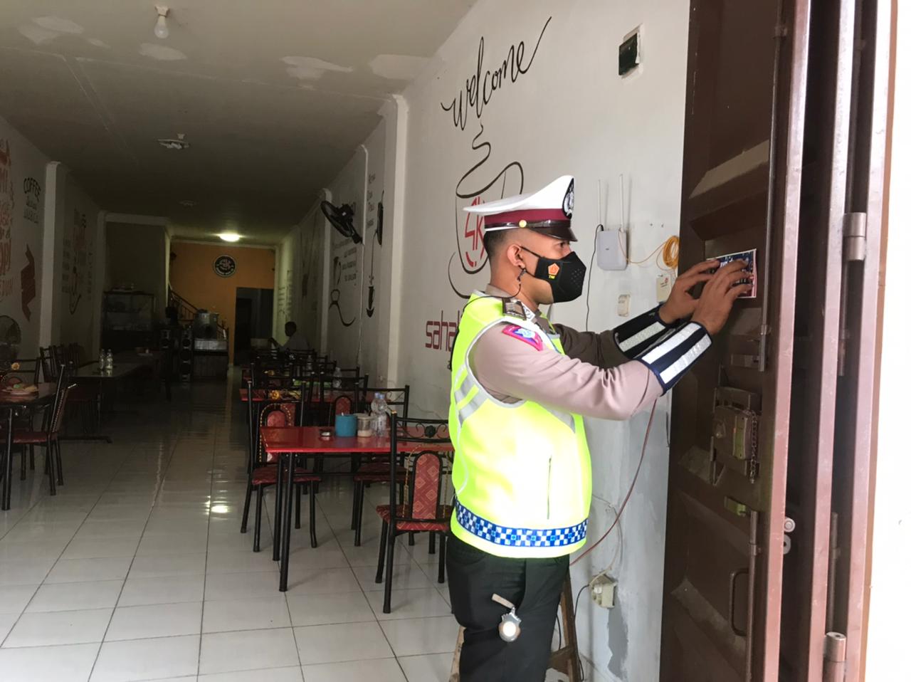 Begini Cara Polantas Bone Sosialisasikan Protkes Ditempat Umum