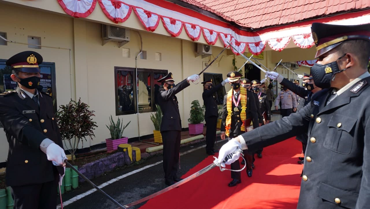 Kenaikan Pangkat Pengabdian Dan Wisuda Purna Bhakti Personil Polres Luwu Timur.