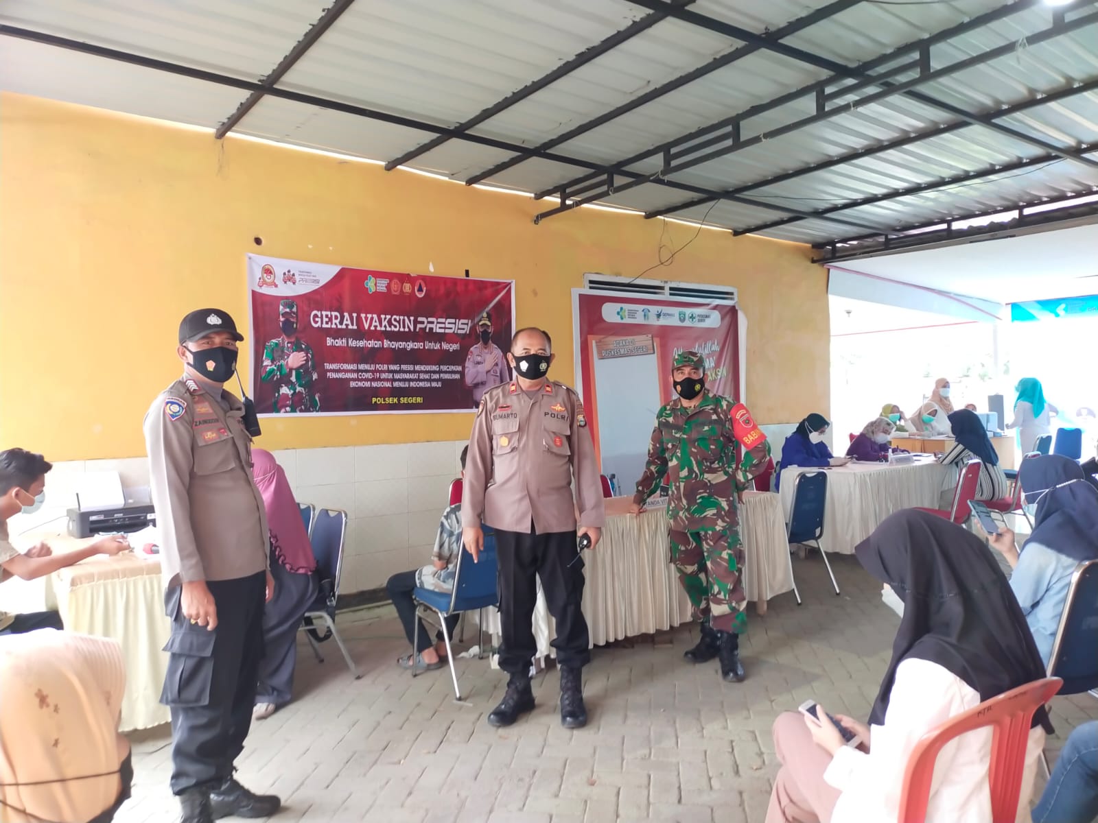 Kapolsek Segeri Pantau Kegiatan Vaksinasi Di Puskesmas Segeri