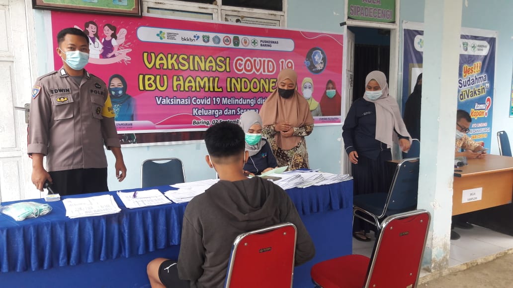 Pantau Vaksinasi Kapolsek Segeri Sambangi Puskesmas Segeri