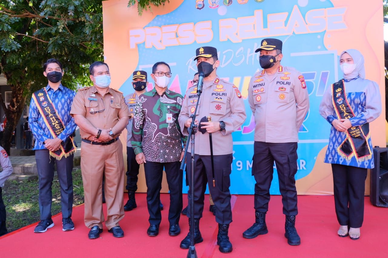 Kapolda Sulsel Hadiri Launching Road Show Vaksinasi Pelajar Di SMA 09 Makassar
