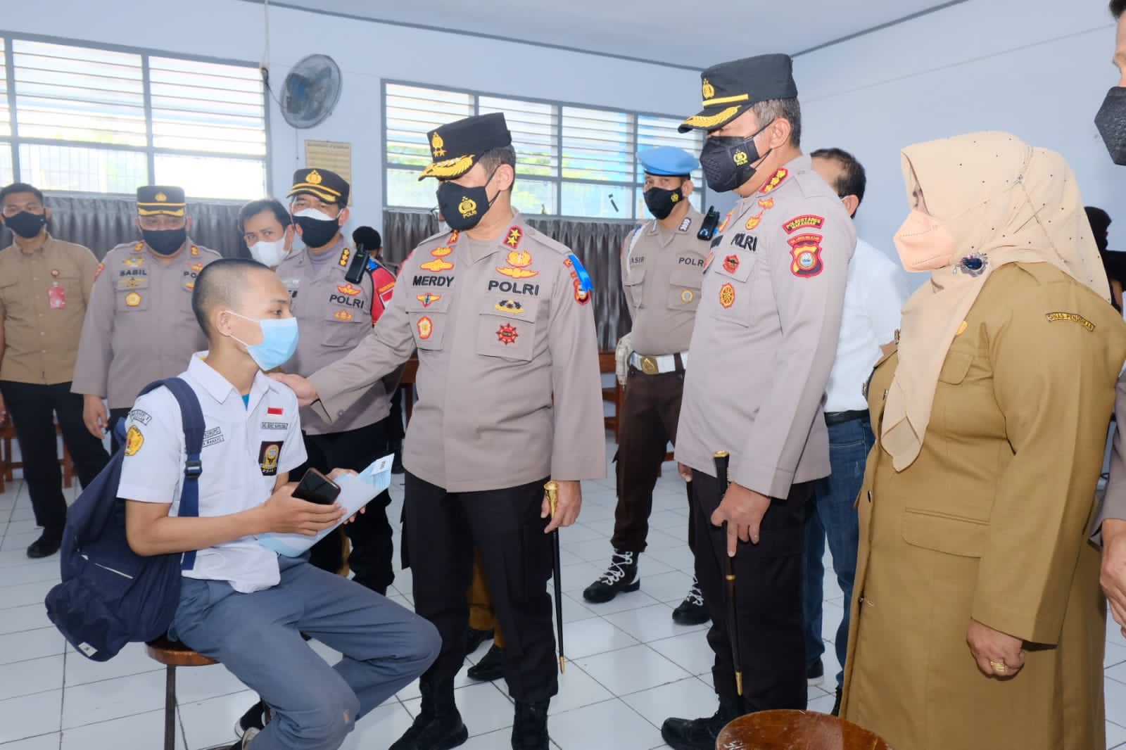 Kapolda Sulsel Tinjau Vaksinasi Pelajar Yang Digelar Alumni Akpol 1997