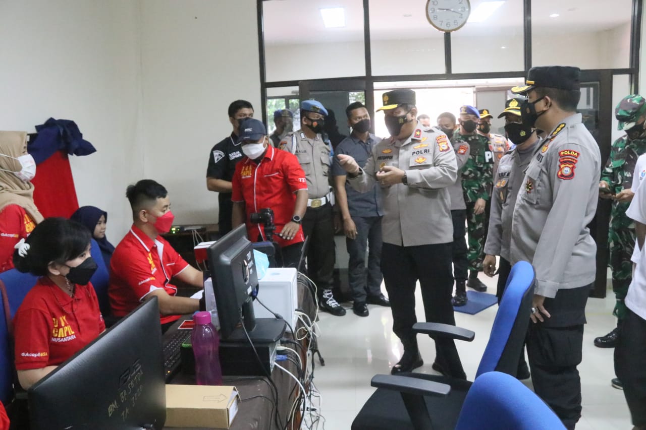Wakapolda Sulsel Tinjau Vaksinasi Massal dan Bakti Sosial Alumni AKABRI Tahun 1998