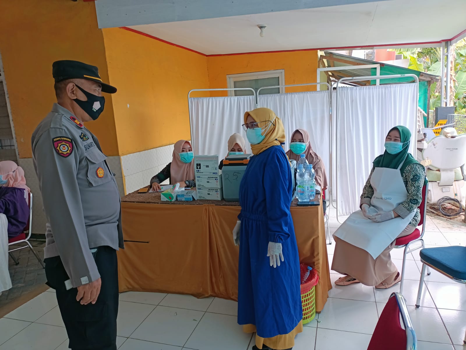 Kapolsek Segeri Sambangi Puskesmas Segeri Pantau Kegiatan Vaksinasi